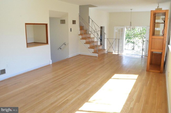 Building Photo - 1600 Tilton Dr