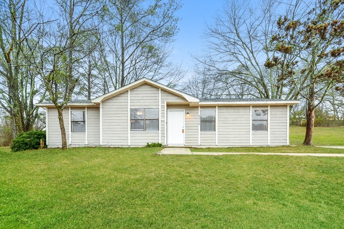 Primary Photo - Cozy 3 Bedroom Home in Center Point, AL