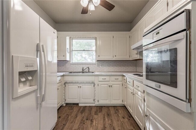 Foto del edificio - 12 Shirley Ln