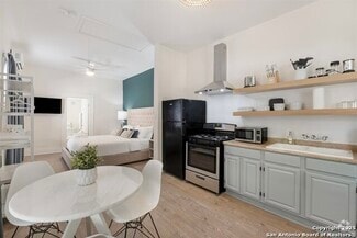 Building Photo - 302 E Cevallos