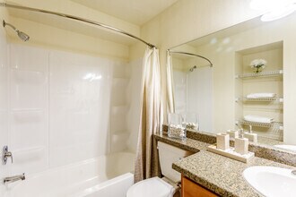 2BR, 1BA - Windsor - ReNew Kennedy Park