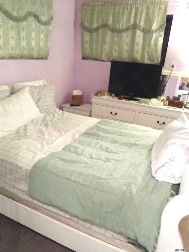 Building Photo - 666 Schenck Ave