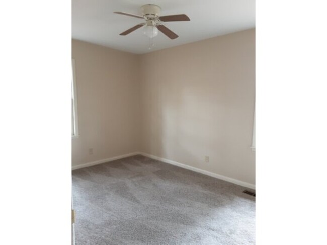 Building Photo - 709 Poe Ave