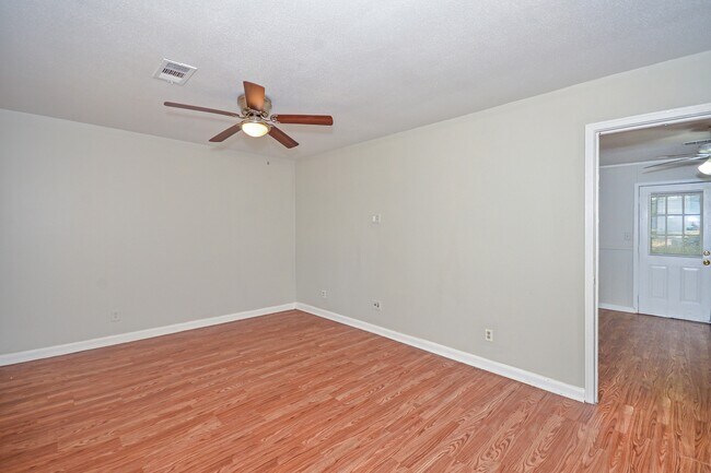 Foto del edificio - 1138 Perry Hill Rd