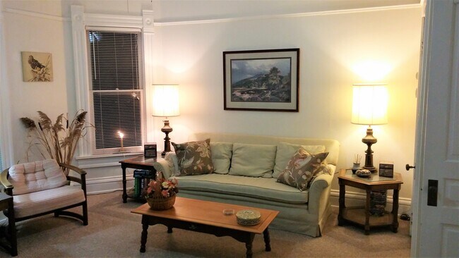 Foto del edificio - 18415 Hoffman Ave