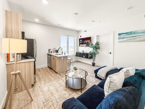 Building Photo - 2400 E Huntingdon St