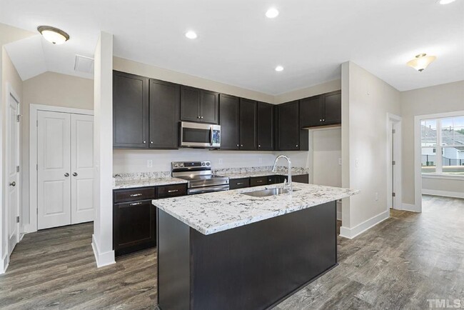 Building Photo - 913 Hillman Ln