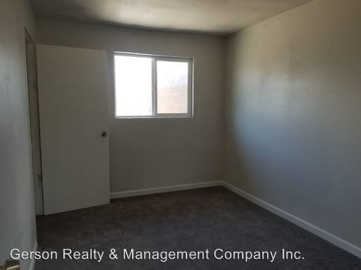 Building Photo - 299 S Oregon St