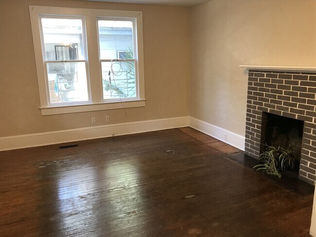 Foto del edificio - Historic 3 Bedroom, 1 Bathroom Apartment