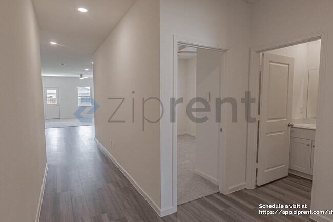 Building Photo - 4921 Redhead Dr