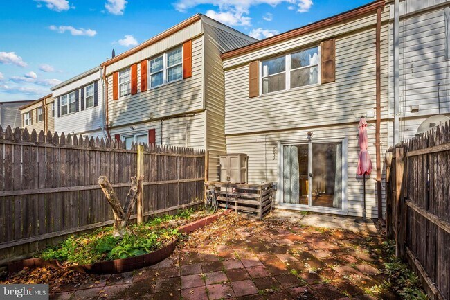 Building Photo - 8833 Trimble Way