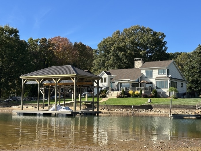 Building Photo - Stunning Waterfront Home!