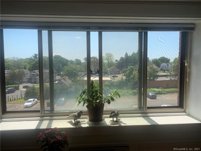 Foto del edificio - 1700 Broadbridge Ave
