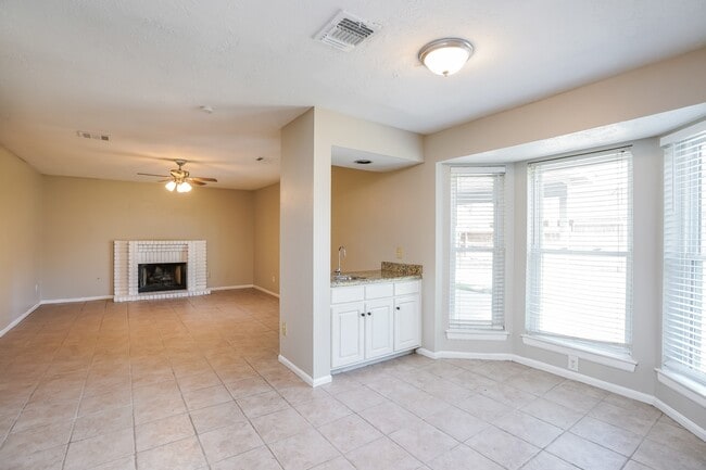 Foto del edificio - 7834 Sunny Ridge Dr