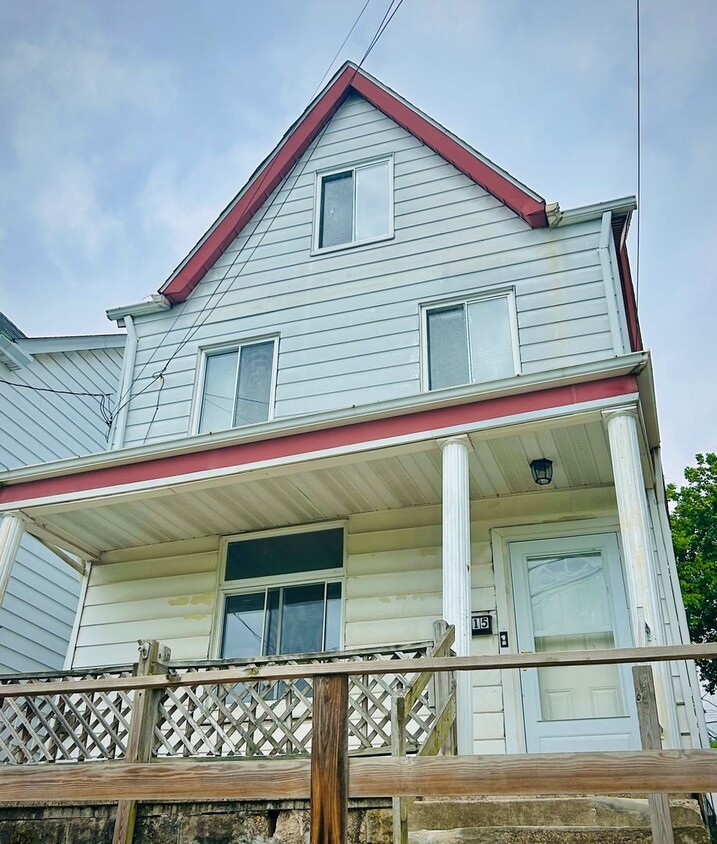 Building Photo - Now Leasing: Charming 3-Bedroom Home with ...