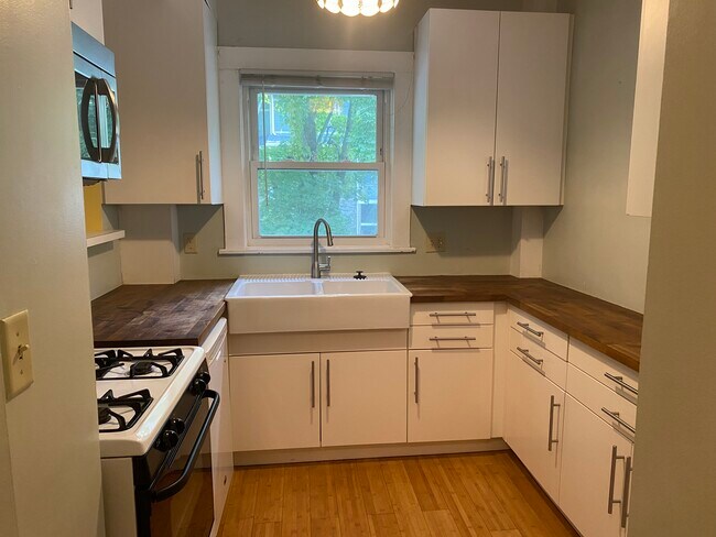 Cocina - 8 Allston St