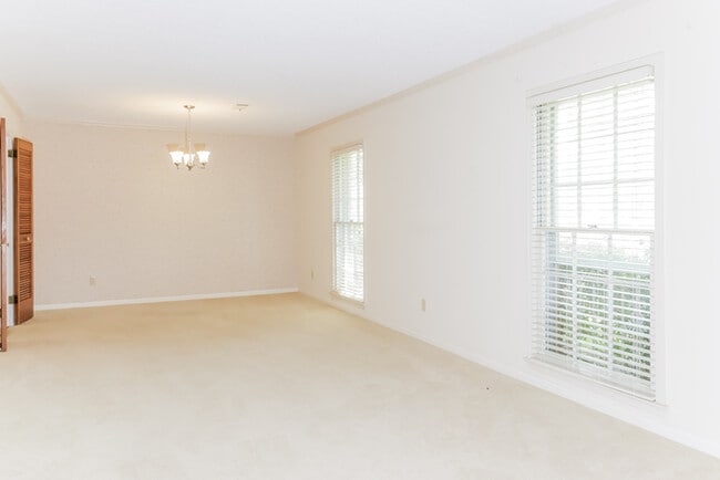 Building Photo - 3940 Croydon Rd
