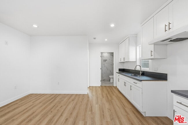 Foto del edificio - 222 E Vernon Ave