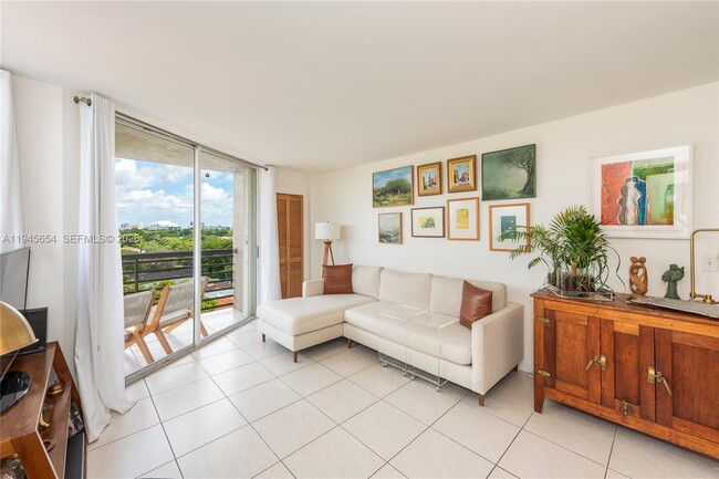 Foto del edificio - 2400 SW 3rd Ave