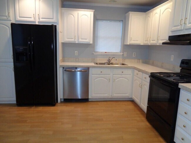 Building Photo - 10010 Summerberry Ln