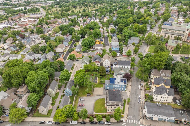 Aerial Photo - 123-129 Pleasant St