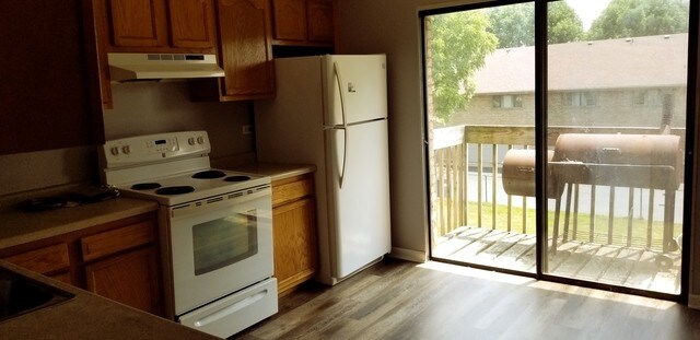 Building Photo - 8306 Woodland Dr