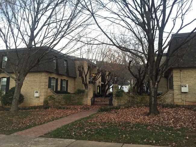 Foto del edificio - 2426 Richelieu Ave SW