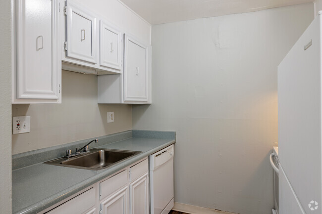 1BR, 1BA - 560SF - Fitzsimons Junction