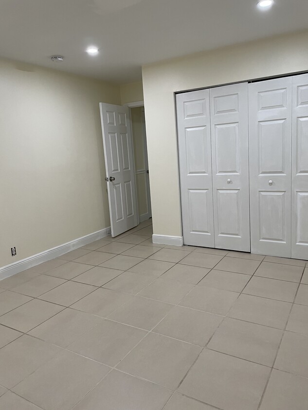 Foto principal - 420 NE 44th St