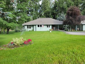 Building Photo - 105 Willow Rd