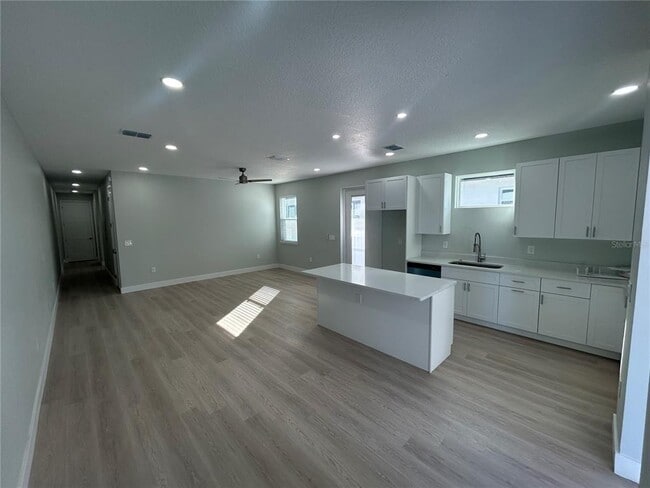 Foto del edificio - 424 E Jessup Ave