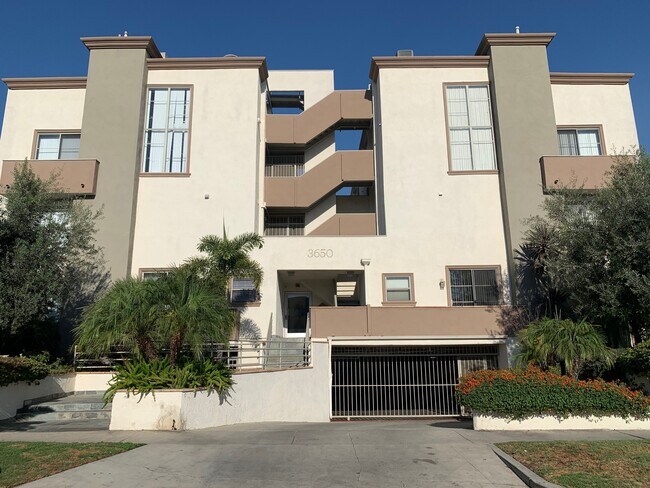 Foto del edificio - 3650 Midvale Ave