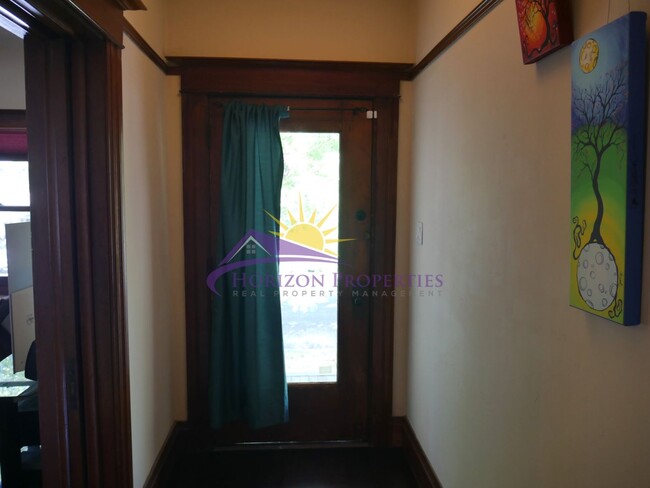 Foto del edificio - Unique 3 Bed 2 Bath 1,359 Sq. Ft. Midtown ...