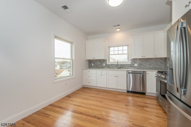 Building Photo - 17 N Weiss St