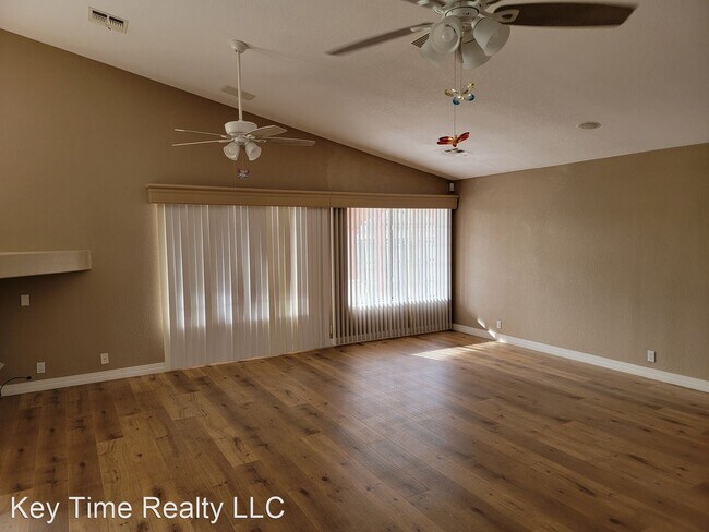 Building Photo - 3 br, 2 bath House - 5708 Desert Lakes Drive