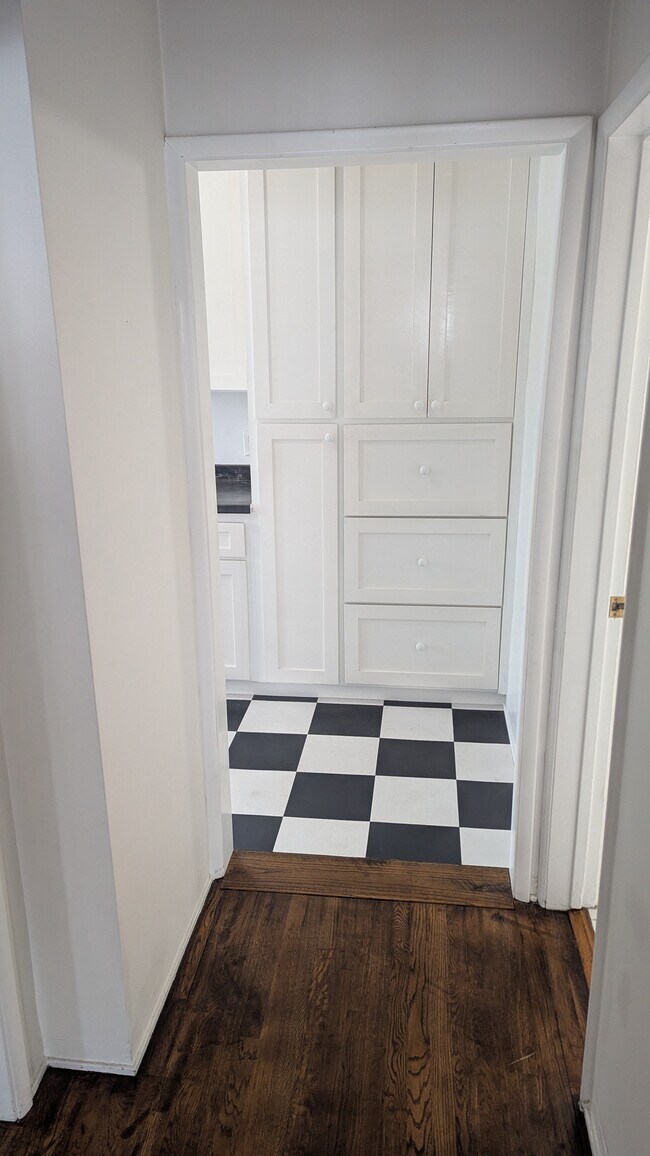 Foto del edificio - 803 1/2 Indiana Ave