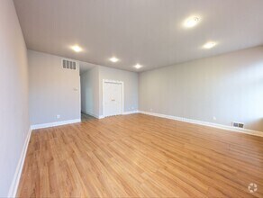 Building Photo - 702 E Fort Ave