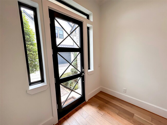 Building Photo - 1735a Moritz Dr