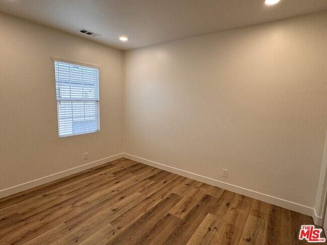 Foto del edificio - 15769 Agave Ave