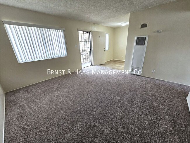 Foto del edificio - 9119 Rose St