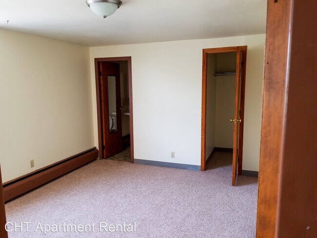 Building Photo - 1 br, 1 bath Apartment - 316 N. Butler St.