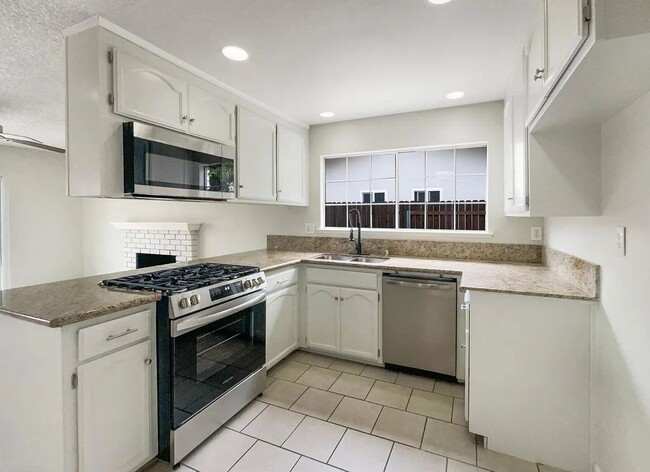 Foto del edificio - 5921 Hillsdale Blvd