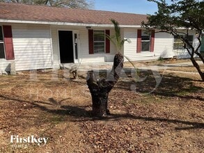 Building Photo - 614 Huey St