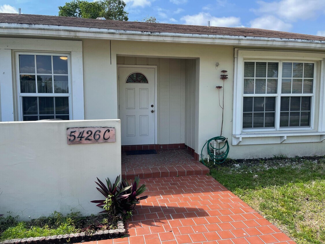 5426 Lakewood Cir S, Margate, FL 33063 House for Rent in Margate, FL
