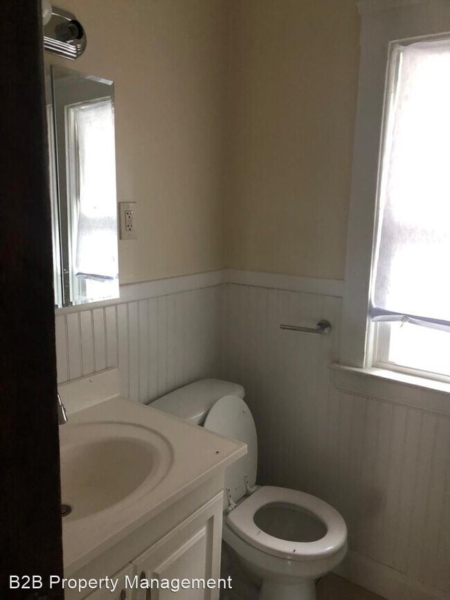 Building Photo - 3 br, 1 bath House - 3024 W 103 ST.