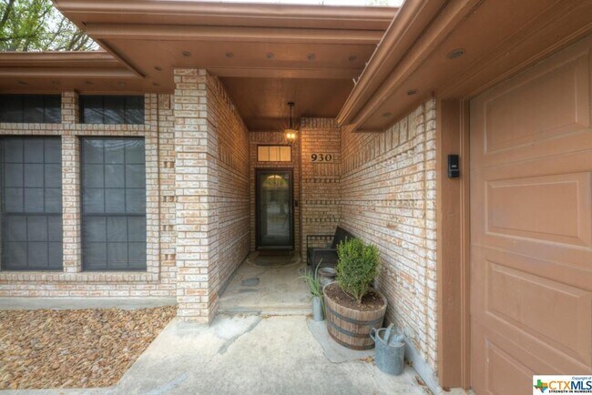 Building Photo - 930 Earl Dr