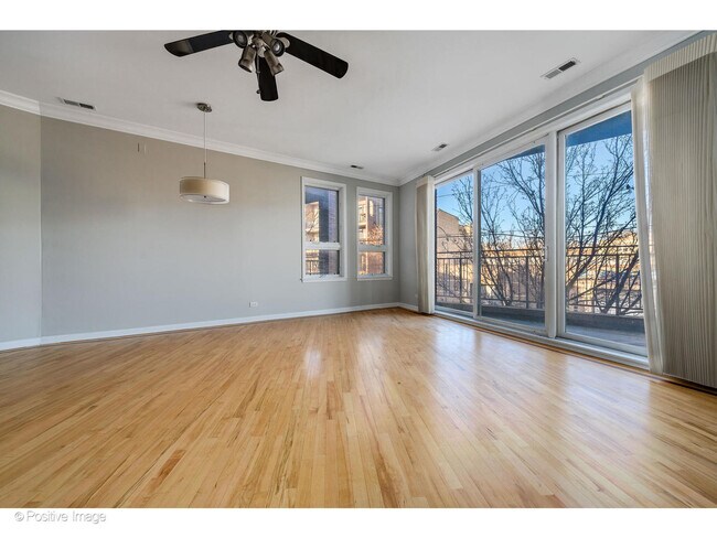 Foto del edificio - 2623 W Chicago Ave