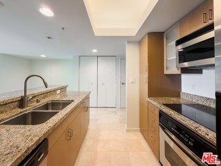 Building Photo - 13700 Marina Pointe Dr