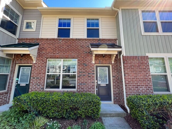 Building Photo - Gorgeous 2bed/2.5bath Townhouse Near Duke ...