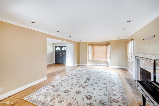 Building Photo - 4 br, 5 bath House - 222 W Kenneth Rd